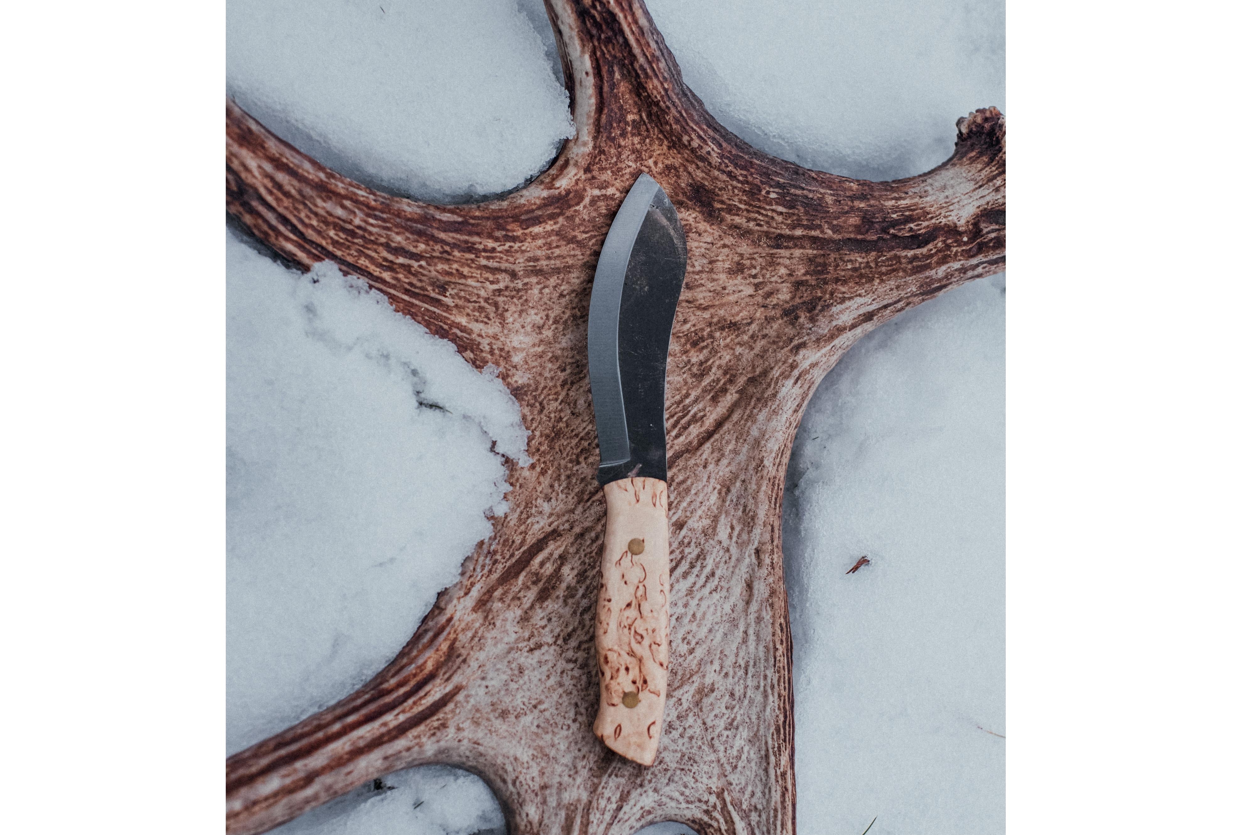 Brisa - Nessmuk 125 - CurlyBirch - Scandi - Firesteel - 24 cm - Bushcraft knives