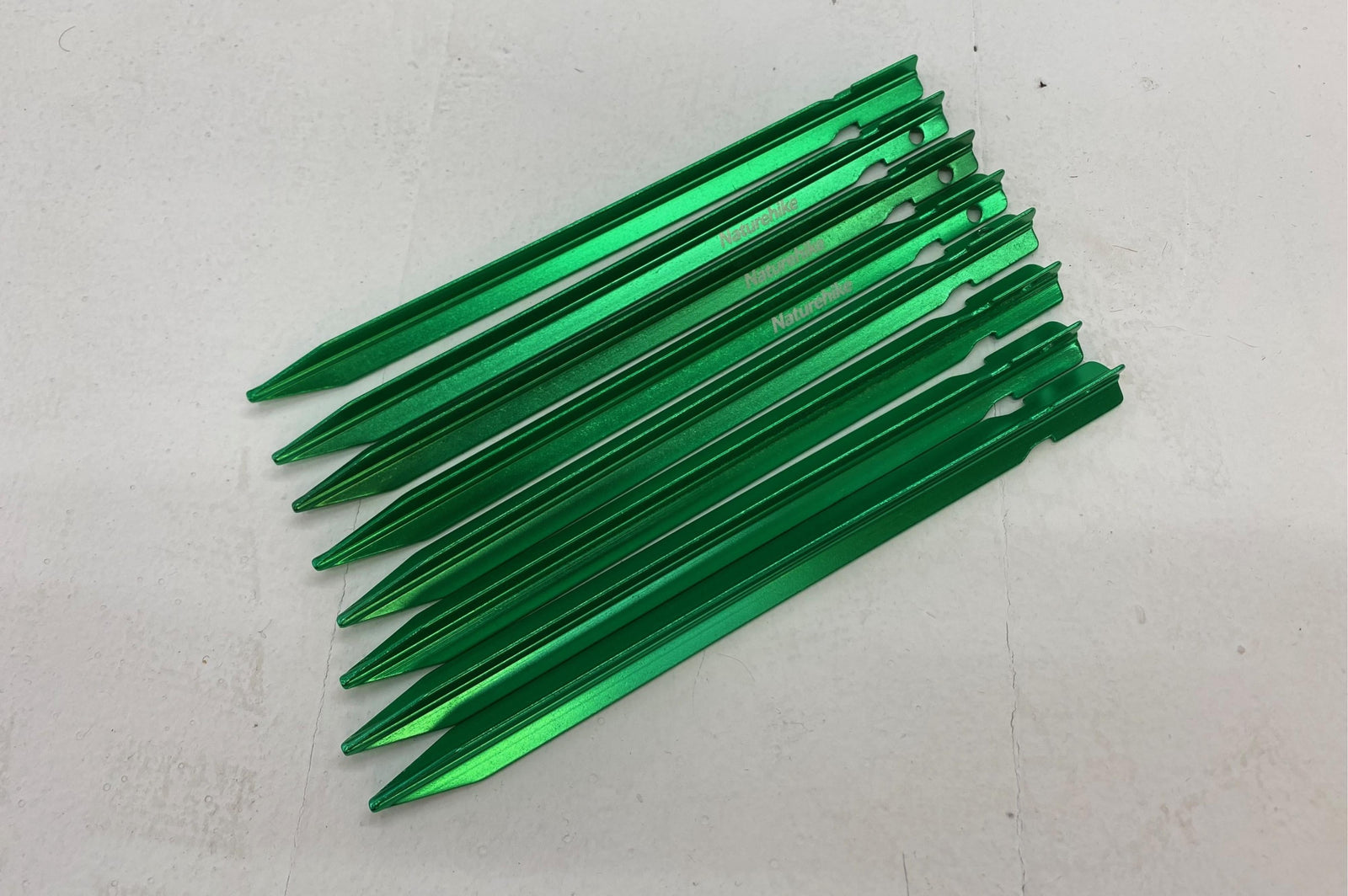 Naturehike - Aluminium Heringe Set à 8 Stück green - 16 x 1.7 x 0.8cm - Camping Zubehör