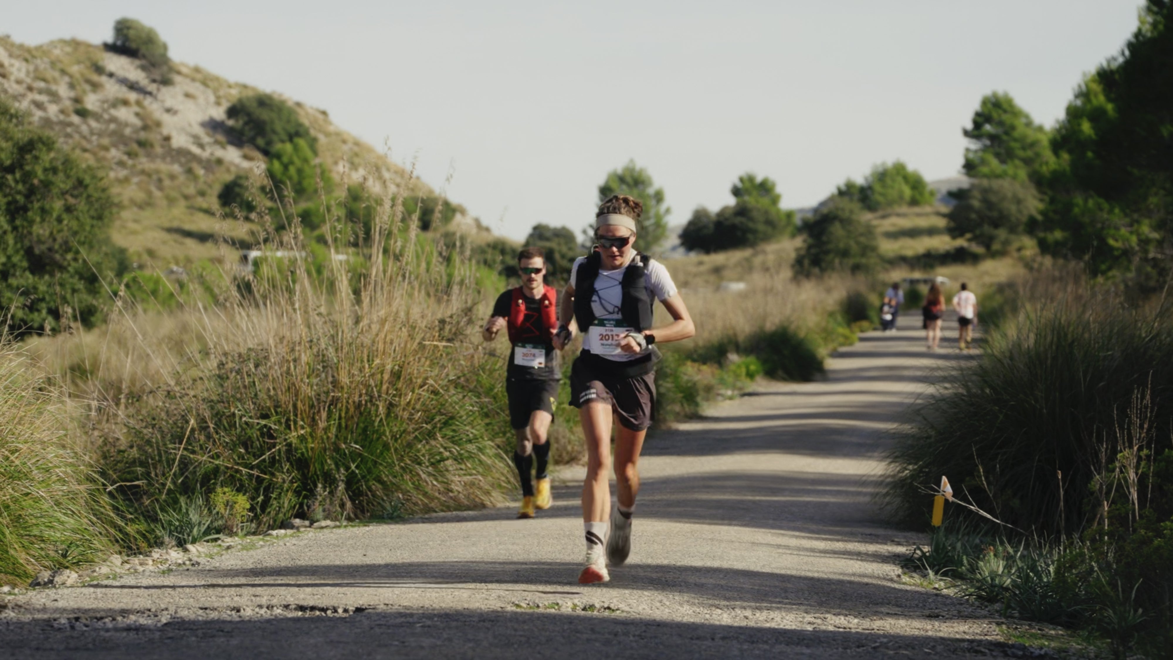 Die trailrebel Ambassadorin Natalina Neuenschwander während ihres Trailrunning-Wettkampfes UTMB Mallorca 2025.