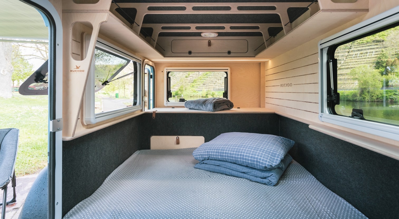Kuckoo Miet-Camper Innenansicht auf Liegefläche