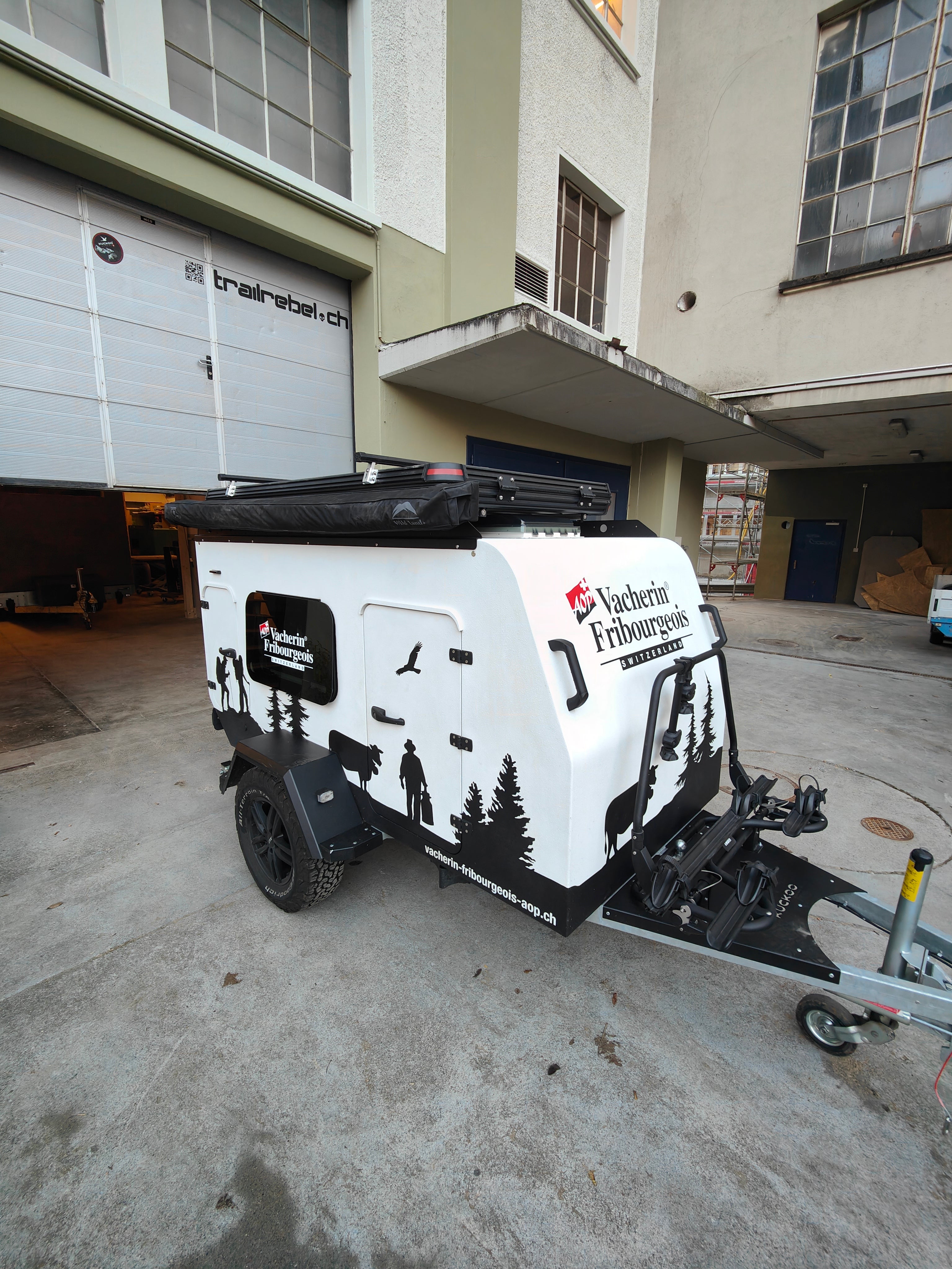 Kuckoo Miet-Camper im Vacherin-Look  inkl. Dachzelt von trailrebel