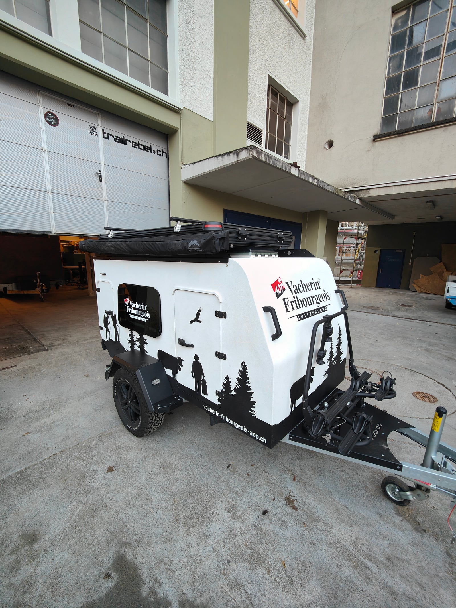 Kuckoo Miet-Camper im Vacherin-Look  inkl. Dachzelt von trailrebel